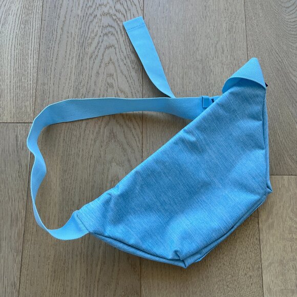 Like New Sky Blue Herschel Hip Pack - Picture 2 of 4